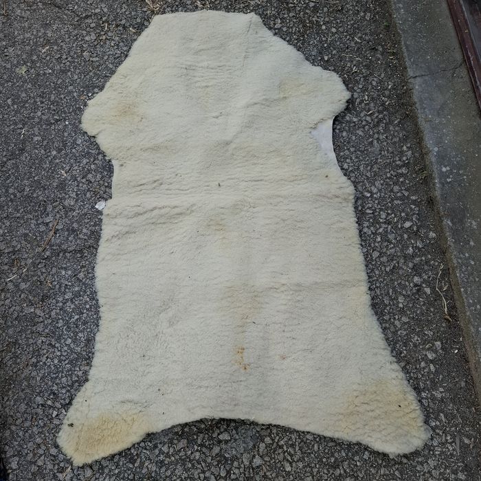 Pele de borrego com algumas manchas