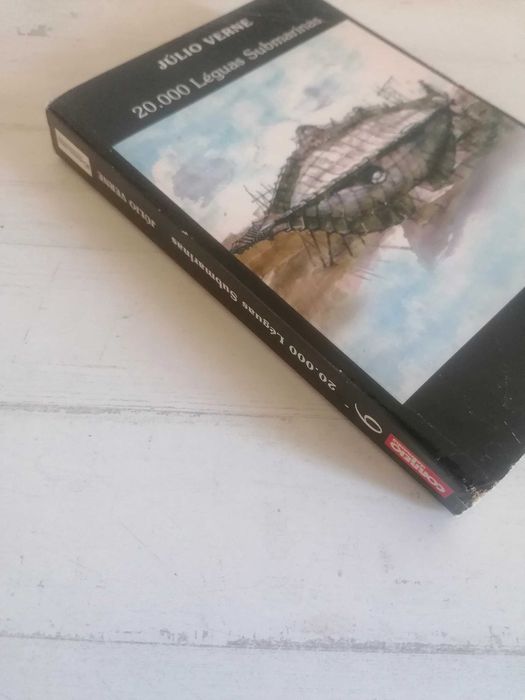 Livro Júlio Verne - 20000 Léguas Submarinas