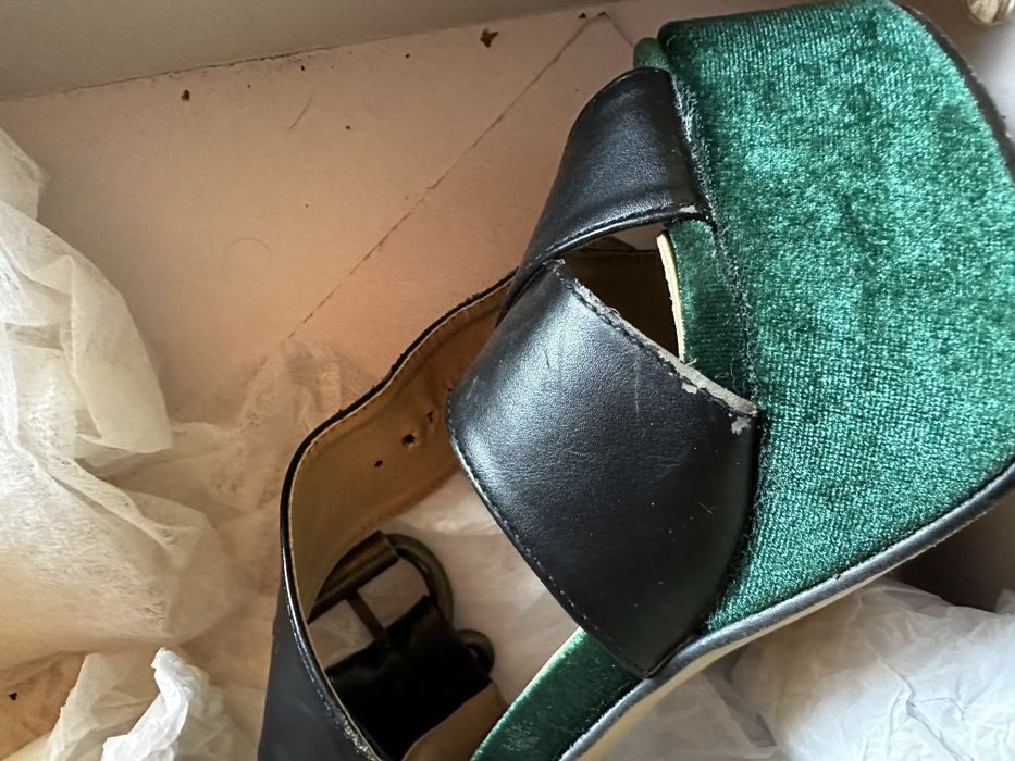 Босоножки черные