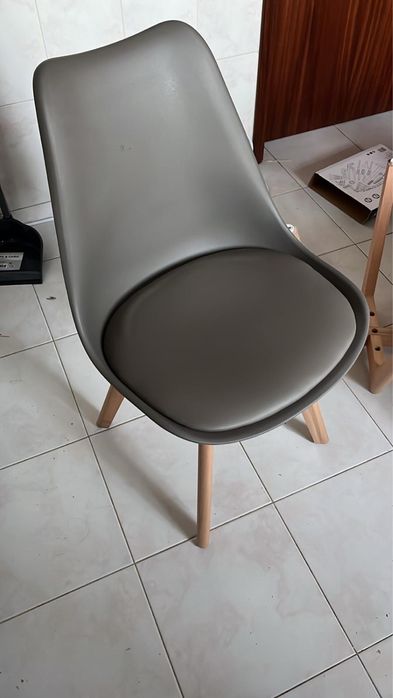 Vendo mesa+cadeiras