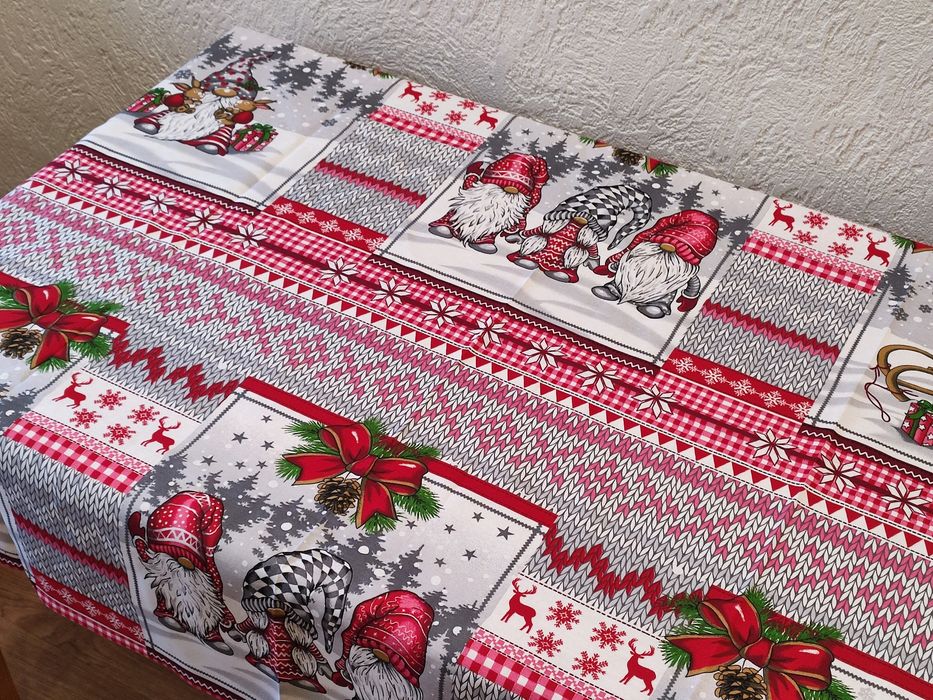 Продам Новогодние скатерти