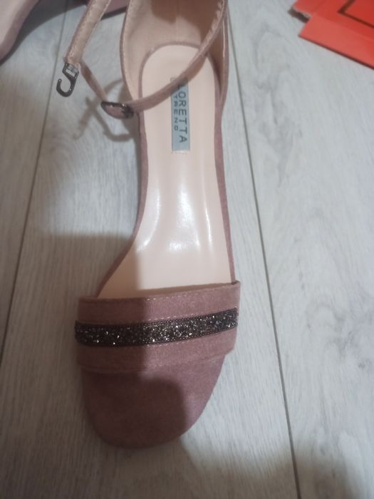 Босоніжки нові 38 розмір