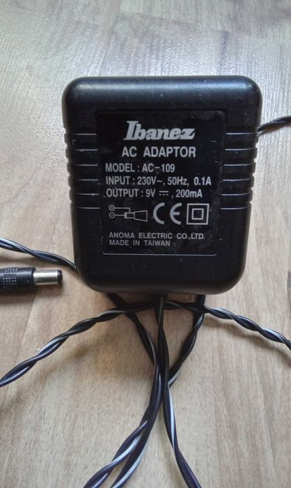 Блок питания для гитарных эффектов Ibanez AC-109 9V 200mA,Made in Taiwan.