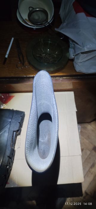 Сапоги резинові (імпорт) 43р. Нові.Румунія.  Якийсь сучасний матеріал.