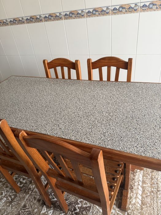 Mesa + 4 cadeiras usadas (150 x 65 cm)