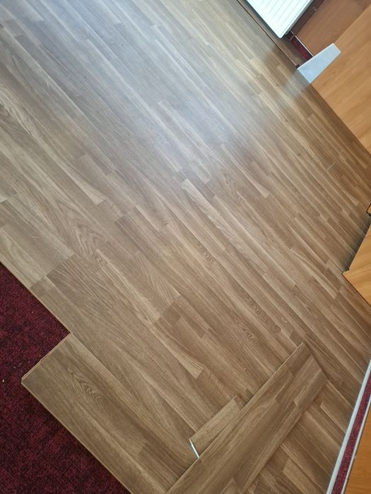 Chão flutuante cor carvalho, 62m2   3 meses  uso