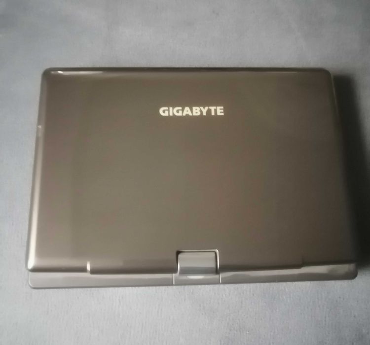 Нетбук Gigabyte T1028