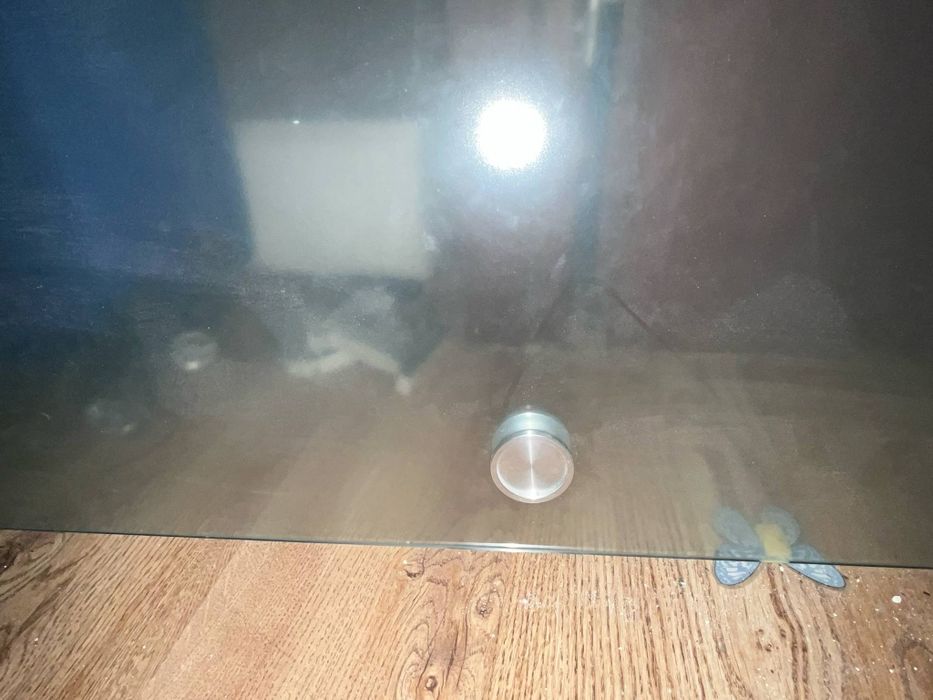 Szklane mleczne drzwi na szynach