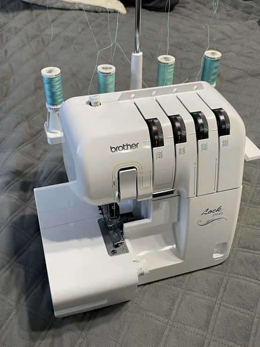 Оверлок машинка б/у