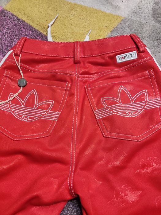 Spodnie adidas fiorucci czerwone.
