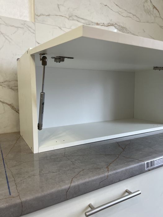 Тумбочка біла