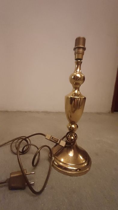 Candeeiro de mesa dourado antigo