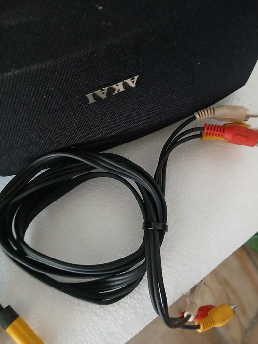 Colunas da Akai 30W