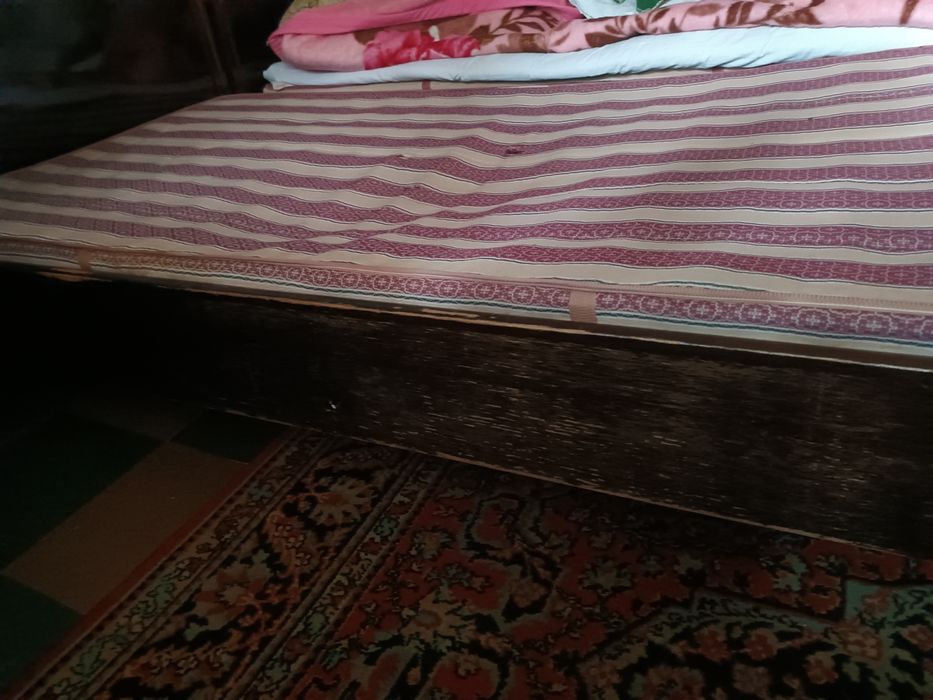 Кровать с матрасом