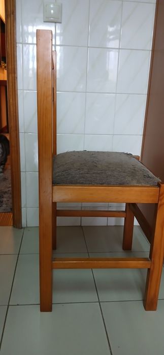 Duas cadeiras em para restauro