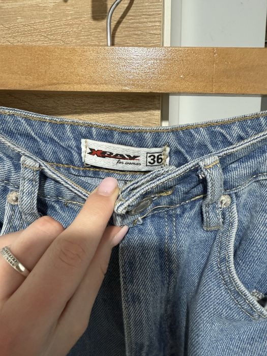 Джинсова спідниця міді з розрізом