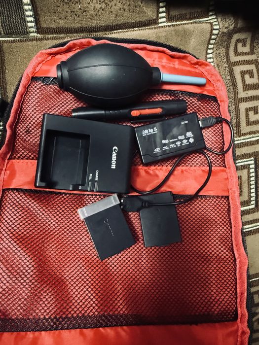 Canon EOS 4000D (два обʼєктиви)