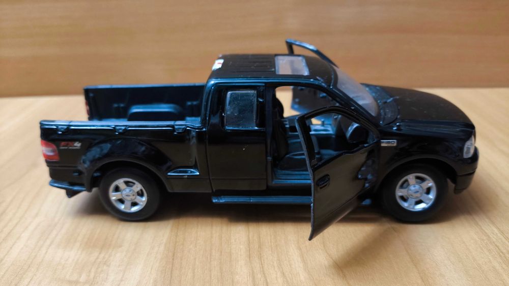 Іграшкова машинка Ford F-150 FX4 1.24 Maisto