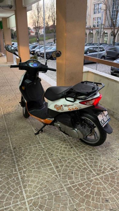 SYM Symphony Cargo 125 – Moto de Entregas Caixa + Capacete | Como Nova