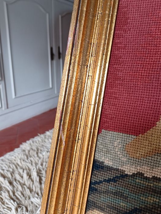 Quadro com bordado da ilha da Madeira e moldura em madeira