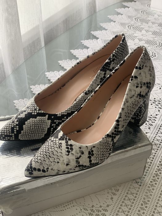 Туфлі 40 р чорно - білі