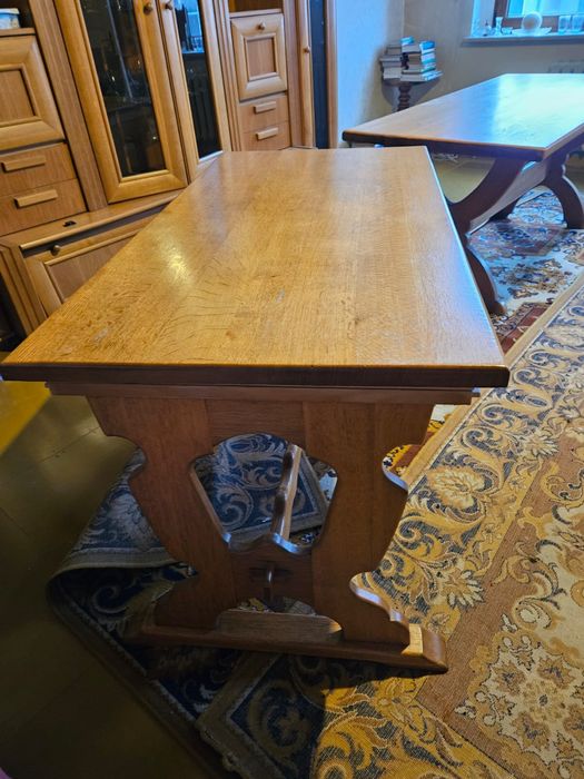 Stół dębowy lakierowany