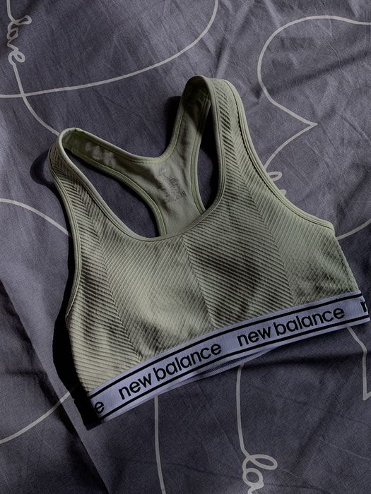 спортивний топ new balance