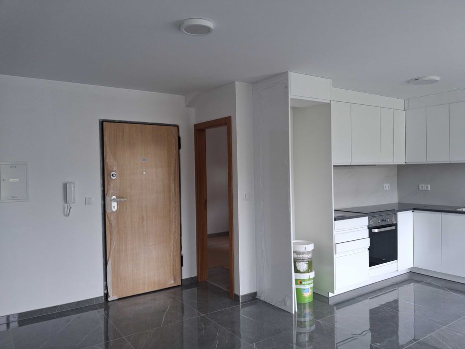 Arrendo apartamento a 5 minutos do IPB Novo a Estrear  T 3 com garagem.
