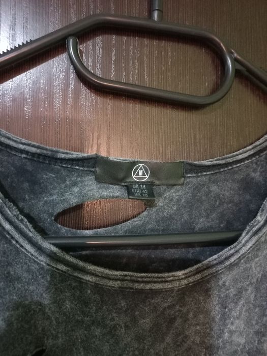 Bluzka bezrękawnik z dziurami