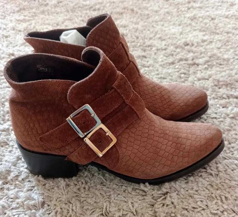 Botins em pele Camel