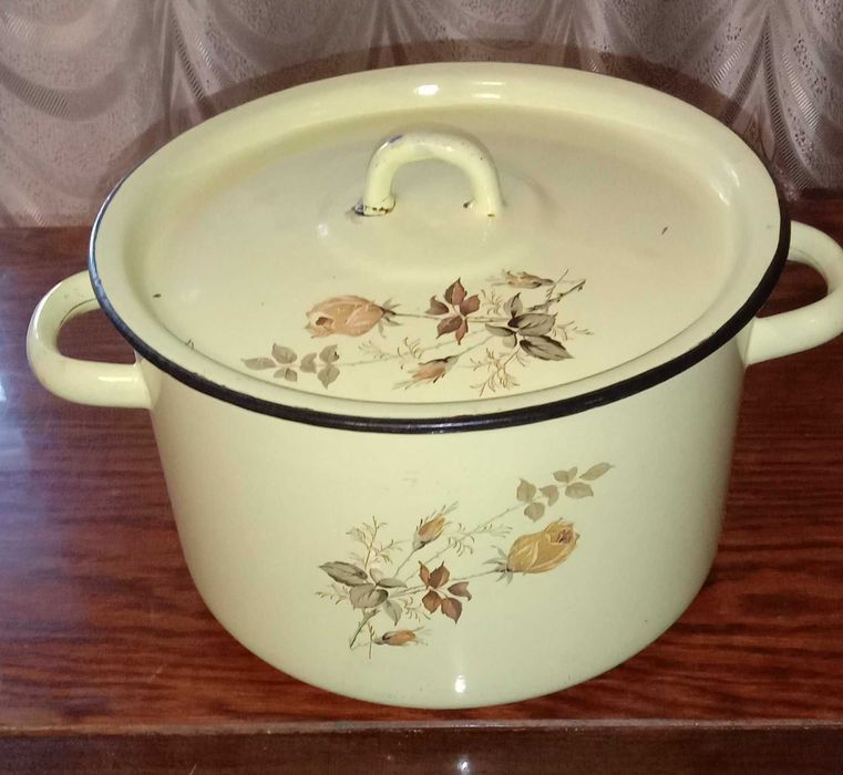 Большая эмалированная кастрюля, желтая. Объем 5 л. СССР