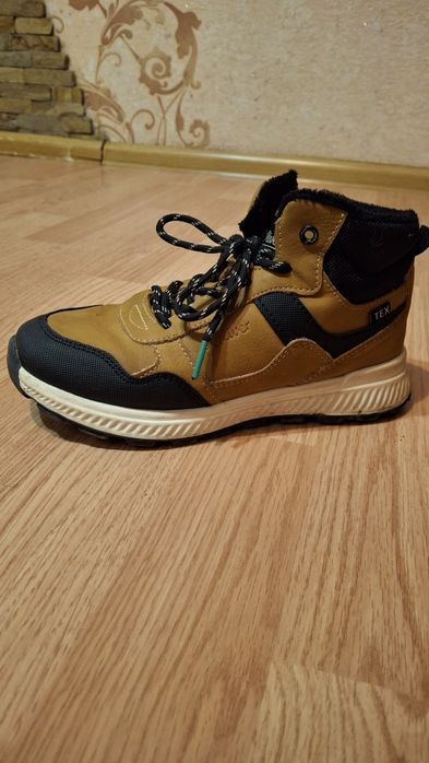 Продам осінні ботінки