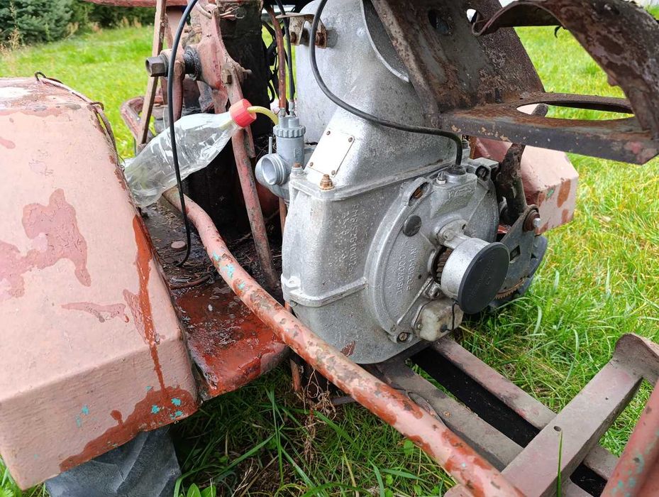 Traktorek ogrodowy Dzik 21 dwuosiowy mini ciągnik 2SUW