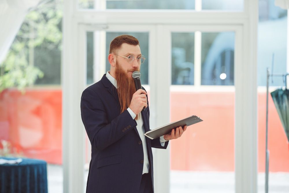 Зірковий ведучий та DJ з комплектом обладнання на Ваше свято!