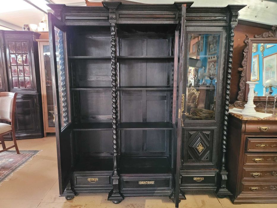 Livreiro antigo em madeira maciça trabalhada - ótimo estado