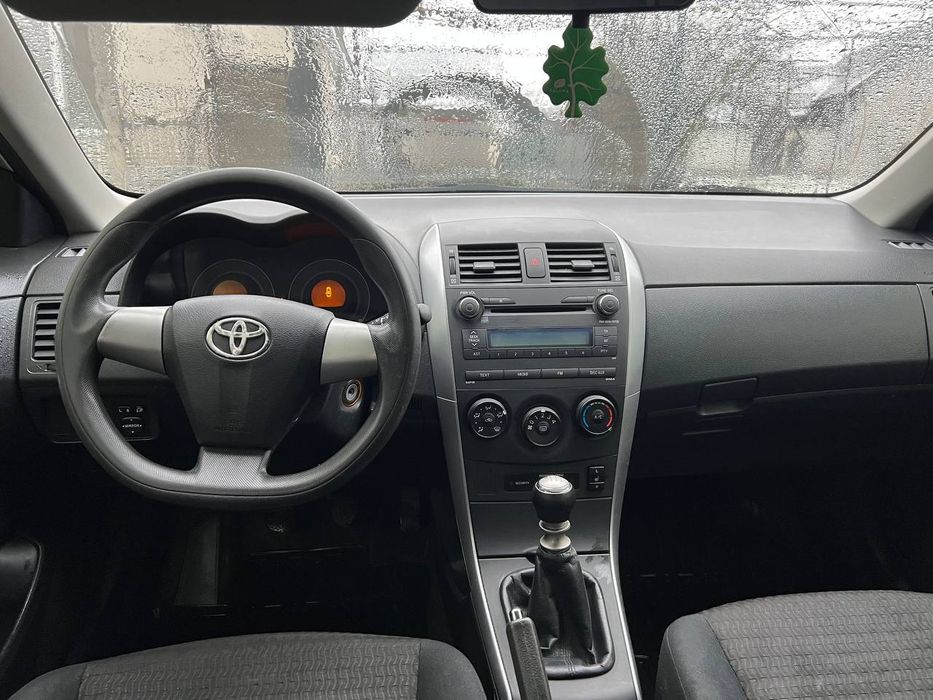 Toyota Corolla 2010 рік 1.3 бензин