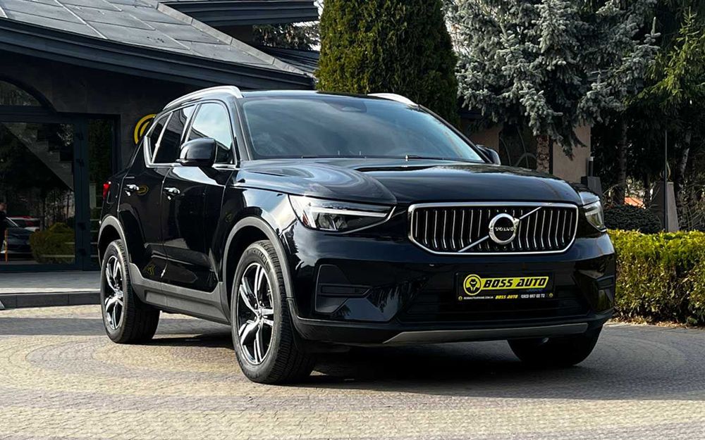 Volvo XC40 2023 року