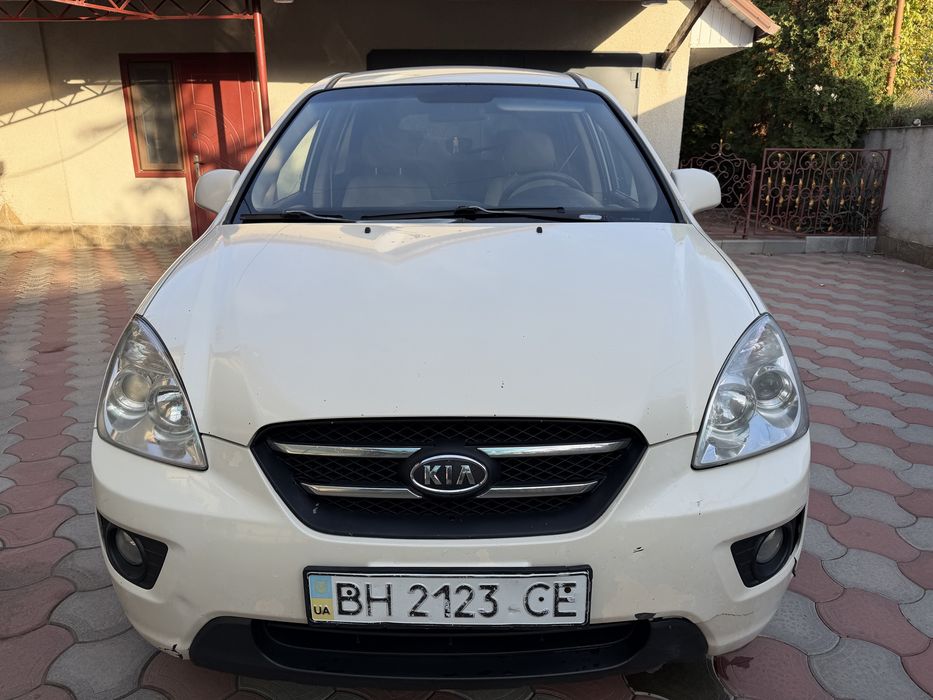 Продам Kia Carens 2009 год 2.0 Бензин Автомат