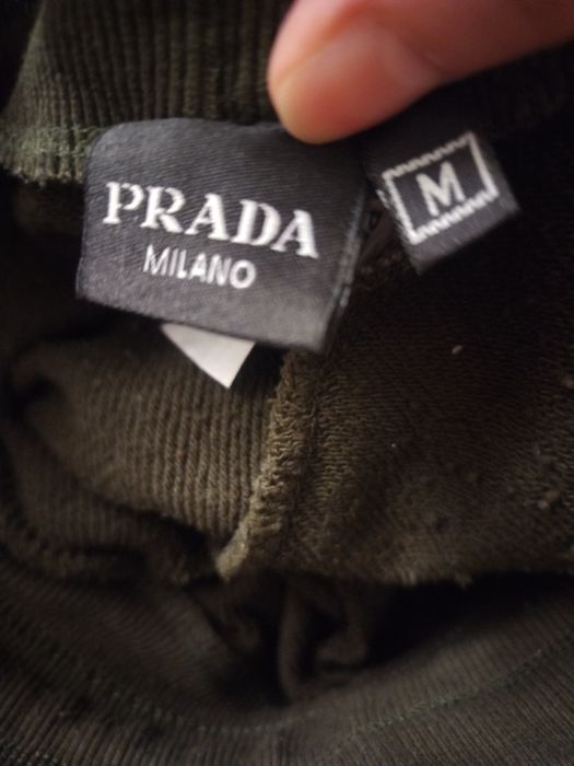 Продам спортивный костюм Prada