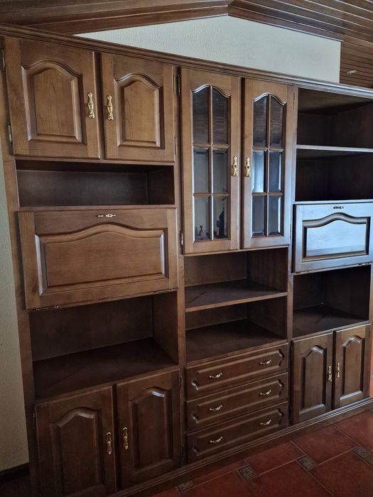 Móvel de Sala em Madeira Maciça – Excelente Estado e Grande Capacidade