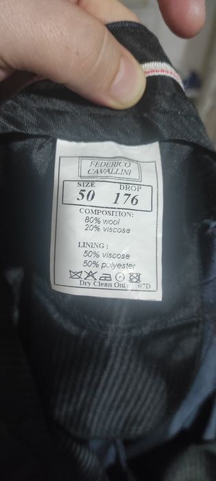 Продам костюм 2ка  52 розмір