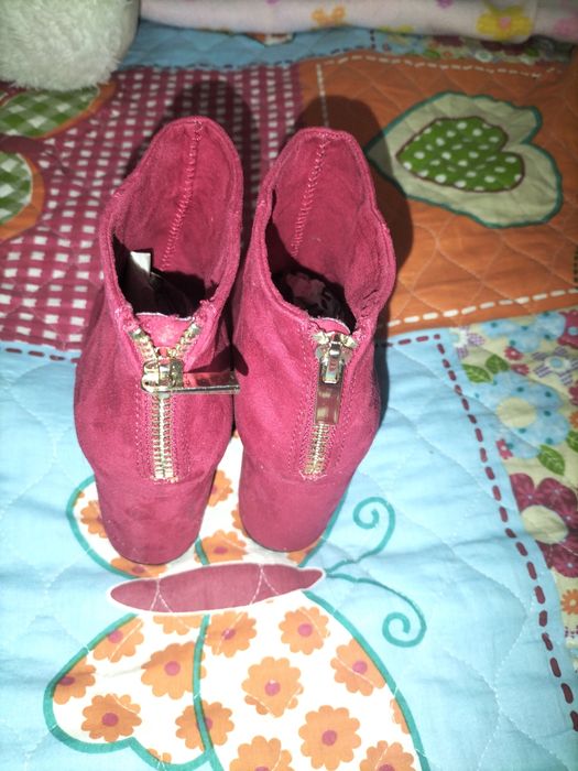 Botas de salto vermelhas