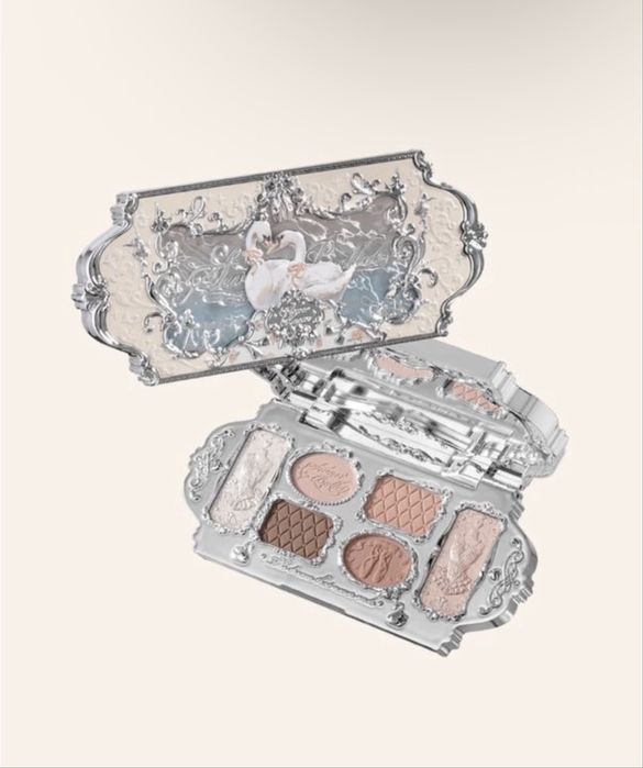 Палетка тіней swan ballet від flower knows (01 white swan)