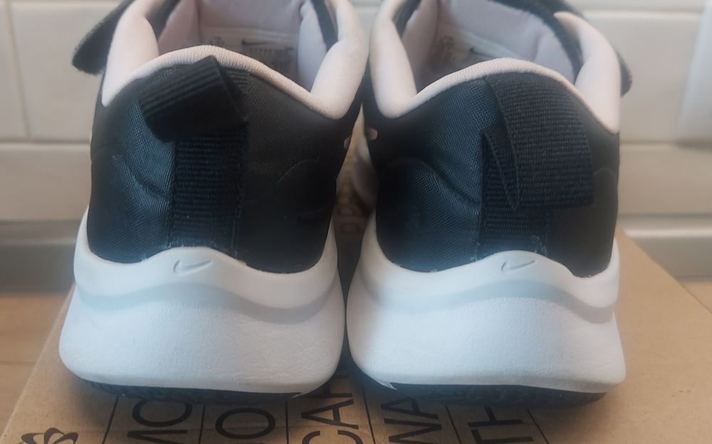 Кросівки для дівчинки Nike