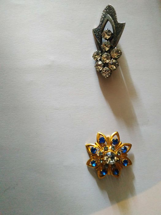 Продам изделия бижутерия, брошки.