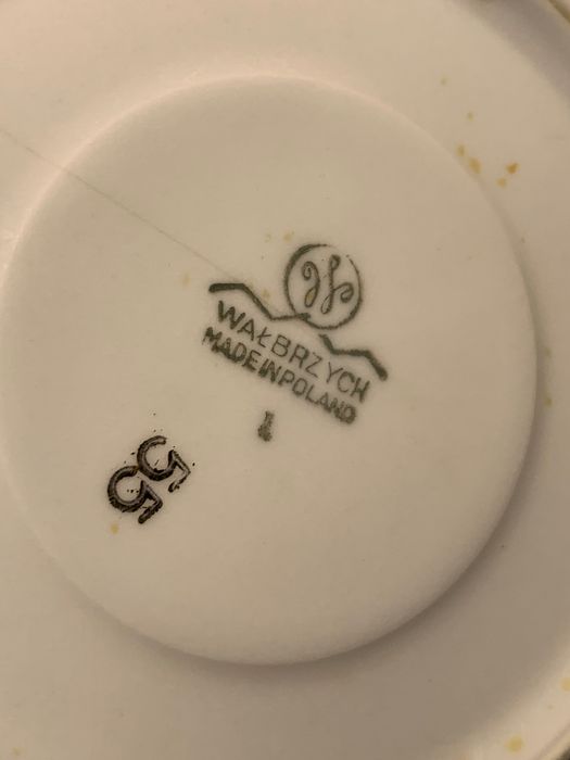 Porcelana Wałbrzych - 4 filiżanki z 2 talerzykami