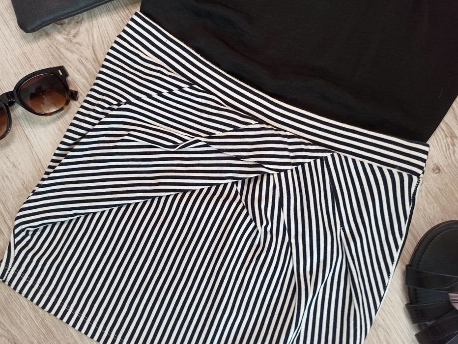 Spódniczka w paski Stradivarius