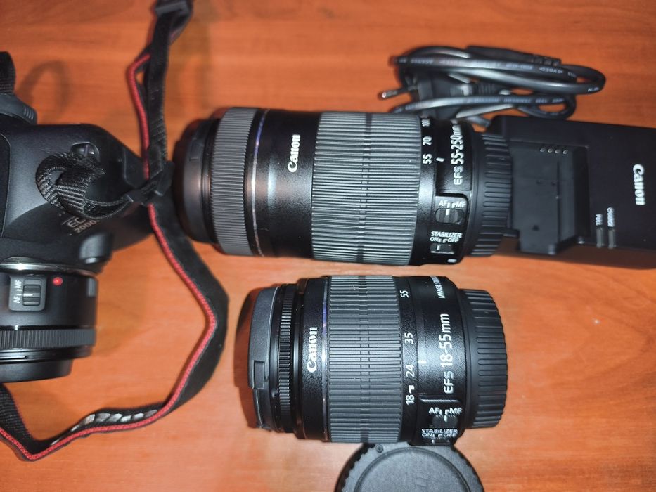 Фотокамера с 2 объективами Canon 2000D EOS