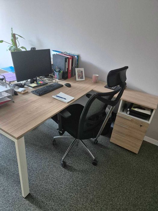 Распродажа офисных столов производства меркс