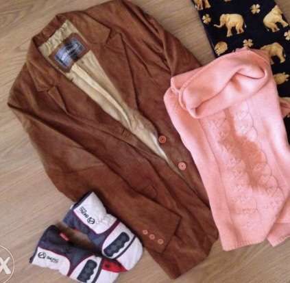 Blazer camurça e camisola lã coral